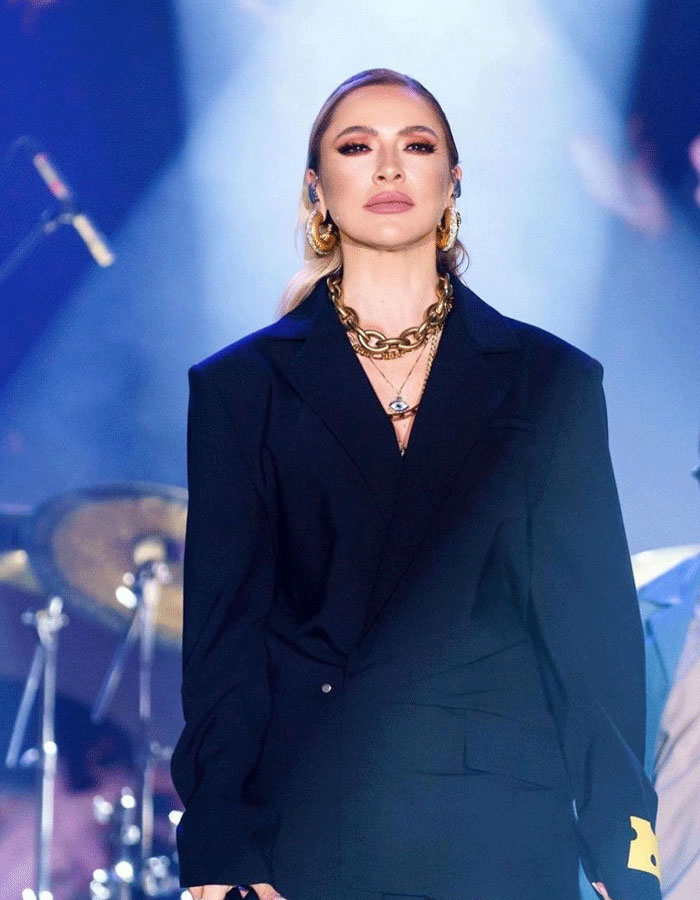 hadise sahnede yuzugunu firlatip atti 2