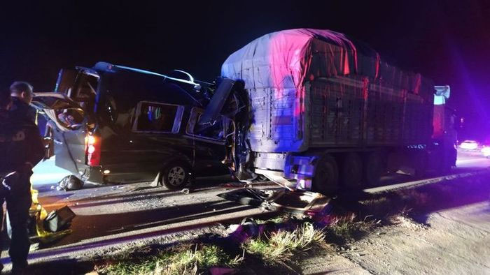 amasya da tiyatro oyuncularini tasiyan minusbus kaza yapti 13