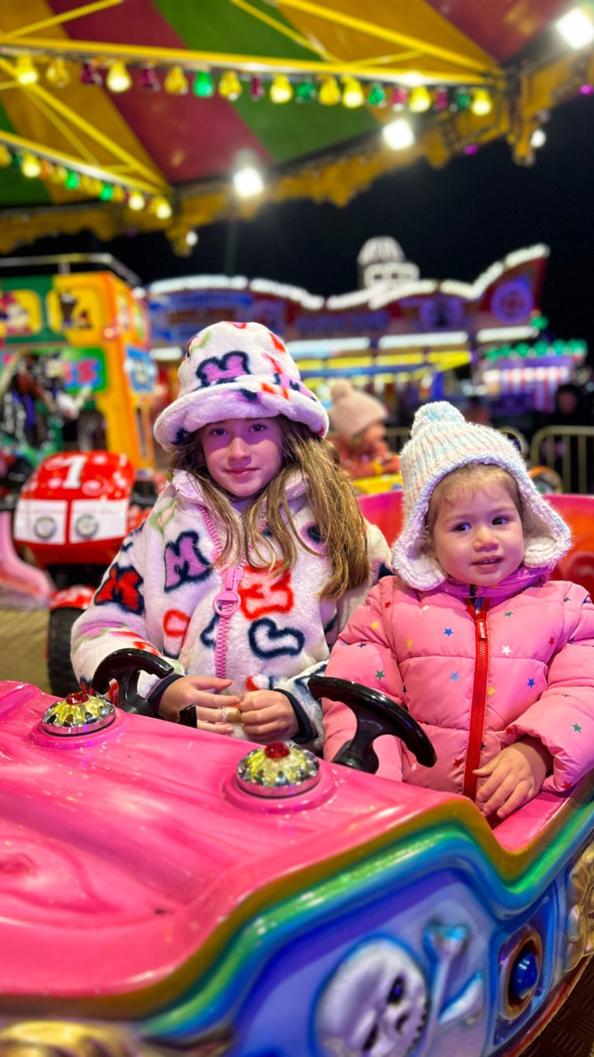 acun ilicali kizlarini dunyanin en meshur luna parkina goturdu manset 9