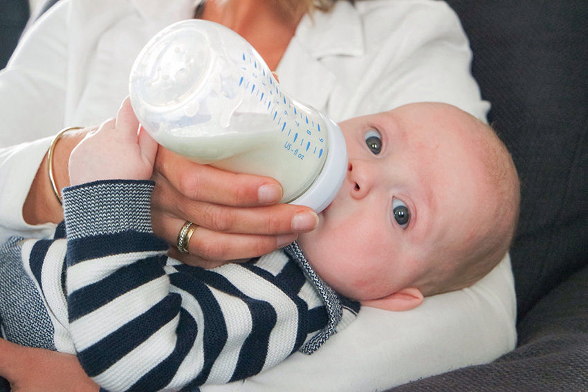 baby drinks milk from the baby bottle and looking 2022 11 09 18 37 28 utc