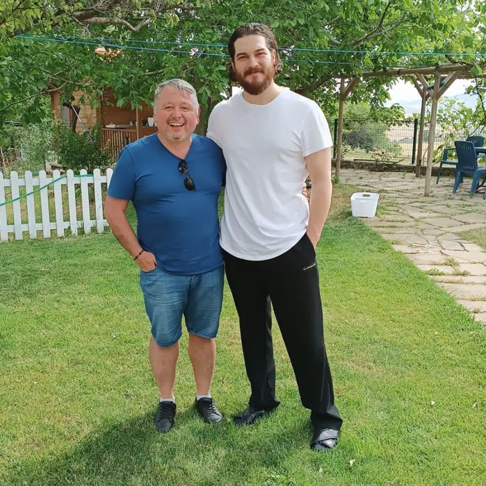 cagatay ulusoy ailesini ilk kez paylasti 5